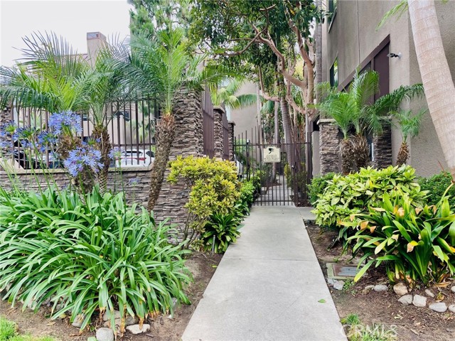 8300 Manitoba Street, Playa del Rey CA: https://media.crmls.org/medias/d7752d7f-95ff-40a6-ae97-5c6314605d33.jpg
