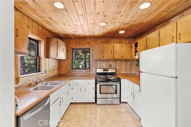 26251 Alpine Lane, Twin Peaks CA: https://media.crmls.org/medias/d775f275-525d-4410-b39e-273a141e5762.jpg