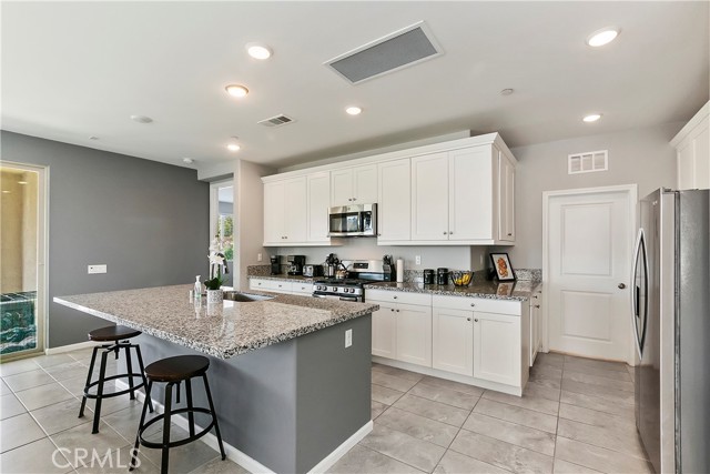 Detail Gallery Image 8 of 28 For 1396 Galaxy Dr, Beaumont,  CA 92223 - 4 Beds | 2 Baths