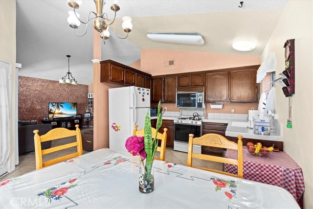 15429 Bandy Court, Moreno Valley CA: https://media.crmls.org/medias/d776e27e-b86d-4d0e-9db6-5b9903159071.jpg