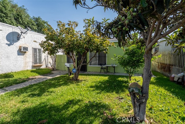 Detail Gallery Image 2 of 26 For 10208 S San Pedro St, Los Angeles,  CA 90003 - 2 Beds | 2 Baths