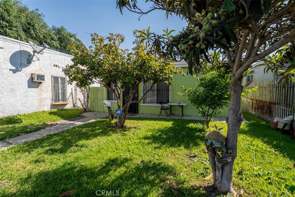 10208 S San Pedro Street