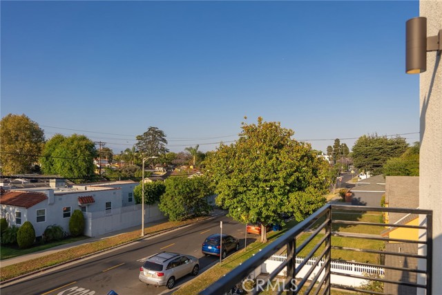 Detail Gallery Image 11 of 47 For 6082 W 18th St, Los Angeles,  CA 90035 - – Beds | – Baths
