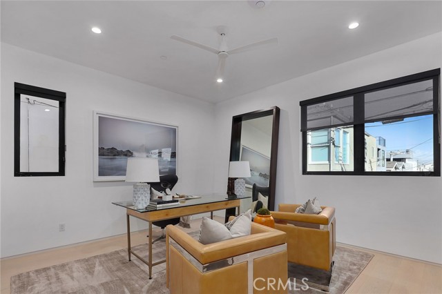 3011 Ocean Front Walk, Venice CA: https://media.crmls.org/medias/d7778591-fd39-4b71-9fff-1e96ac13d65f.jpg