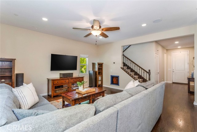 17138 Hickory Ridge Court, Canyon Country CA: https://media.crmls.org/medias/d777c281-aaad-4321-8be5-f3a3d9cfc757.jpg
