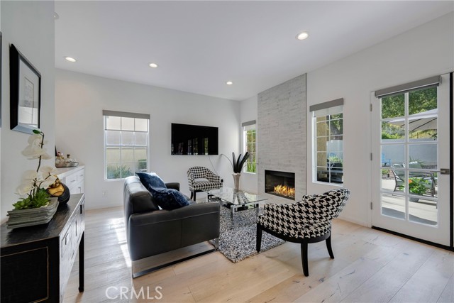 939 Blue Mountain, Westlake Village CA: https://media.crmls.org/medias/d77883b8-ad35-462a-b621-b9bb9ce61000.jpg