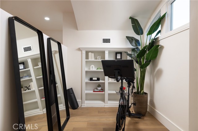 Detail Gallery Image 16 of 72 For 8 Gleneagles Dr, Newport Beach,  CA 92660 - 5 Beds | 5/1 Baths