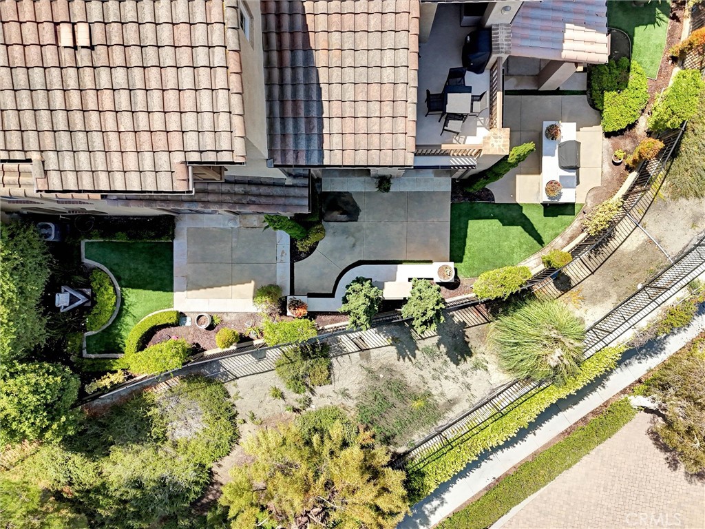 https://media.crmls.org/medias/d778ac6a-26d9-4e02-8121-44bf533c8297.jpg?preset=X-Large