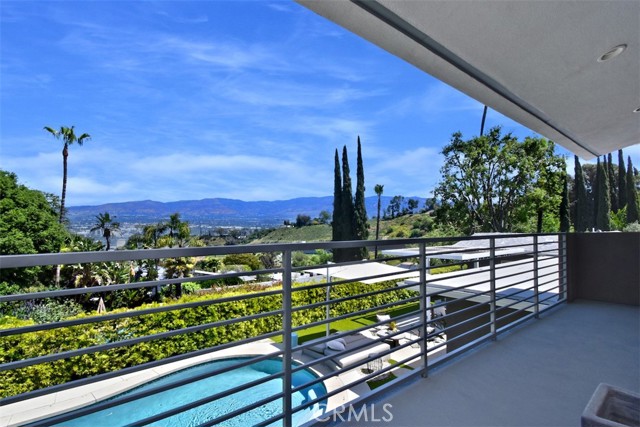 Detail Gallery Image 3 of 59 For 3551 Royal Woods Dr, Sherman Oaks,  CA 91403 - 4 Beds | 4/1 Baths