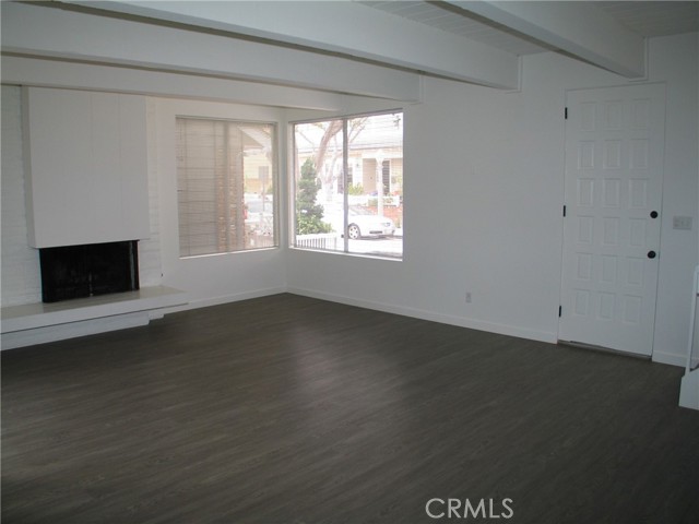 Detail Gallery Image 4 of 20 For 112 Pearl Ave, Newport Beach,  CA 92662 - 3 Beds | 3 Baths