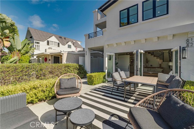 Detail Gallery Image 18 of 67 For 608 Heliotrope, Corona Del Mar,  CA 92625 - 4 Beds | 4 Baths