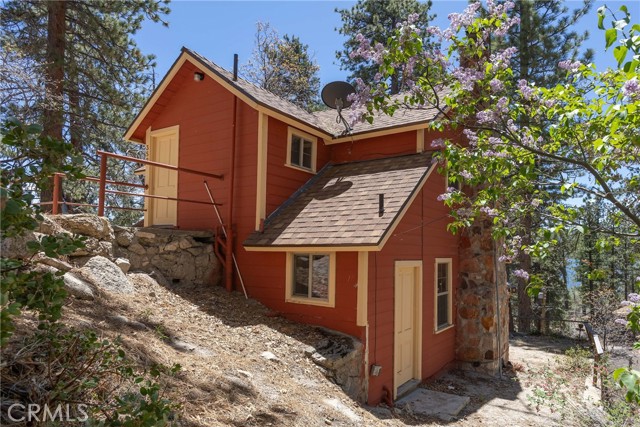 352 Big Bear Trail, Fawnskin CA: https://media.crmls.org/medias/d77aa835-9a19-4370-8339-192e3b9fc4f1.jpg