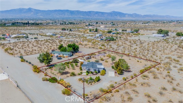 Detail Gallery Image 3 of 42 For 12782 Riggins Rd, Phelan,  CA 92371 - 3 Beds | 2 Baths