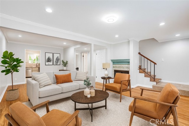 Detail Gallery Image 4 of 27 For 10220 Zelzah Ave #3,  Northridge,  CA 91325 - 2 Beds | 2/1 Baths