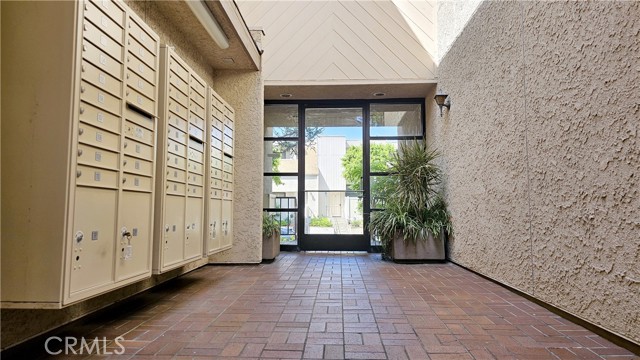 Detail Gallery Image 28 of 38 For 15215 Magnolia Bld, Sherman Oaks,  CA 91403 - 2 Beds | 2 Baths