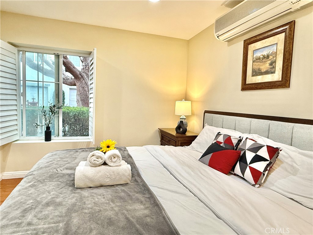 MLS #OC25256183 image #4