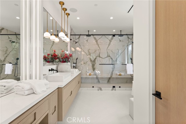 Detail Gallery Image 19 of 38 For 13536 Morrison St, Sherman Oaks,  CA 91423 - 6 Beds | 6/1 Baths