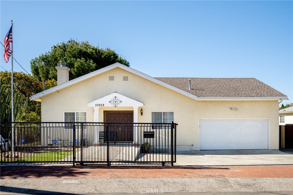 10959 Scoville Avenue, Sunland, CA 91040