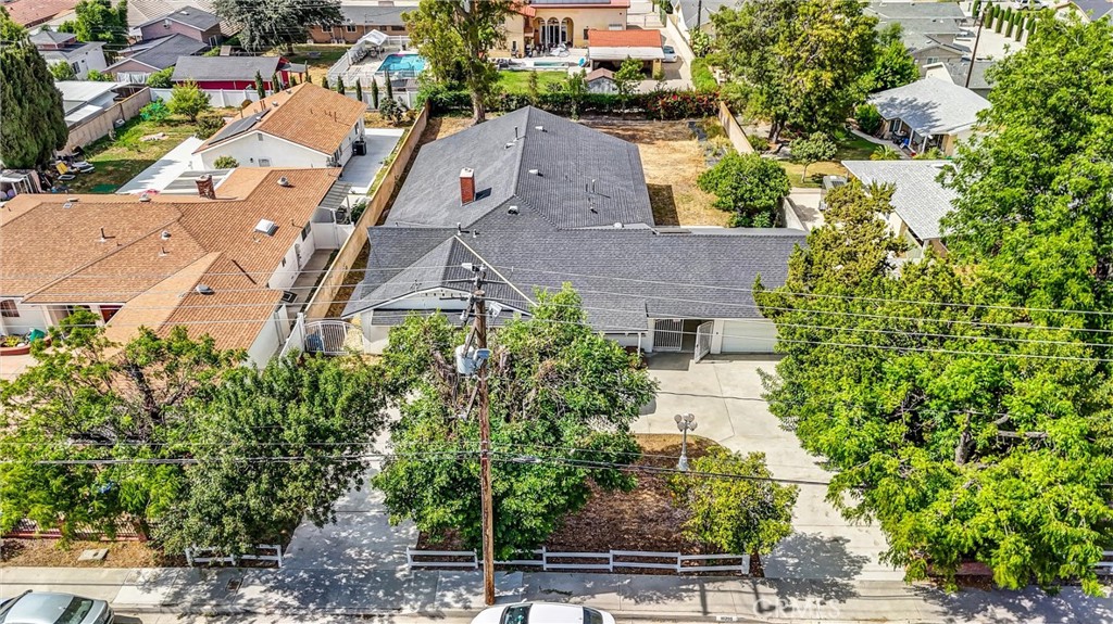 https://media.crmls.org/medias/d77d383a-f0d3-45bd-985e-9d58f5b09121.jpg?preset=X-Large