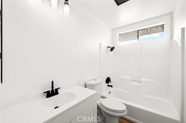 Detail Gallery Image 14 of 25 For 22473 Canyon Lake, Canyon Lake,  CA 92587 - 3 Beds | 2 Baths