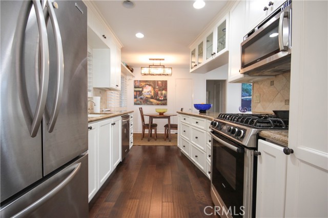 Detail Gallery Image 11 of 57 For 10211 Cliff Dr, Huntington Beach,  CA 92646 - 4 Beds | 3 Baths