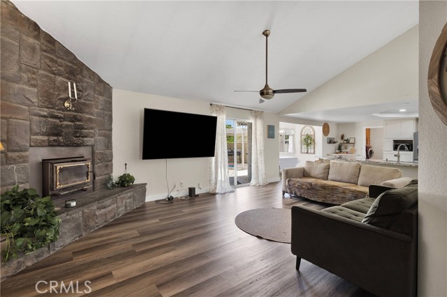 10325 Sheep Creek Road, Phelan CA: https://media.crmls.org/medias/d77e1240-105d-4fad-97e1-7be9287bf6ec.jpg