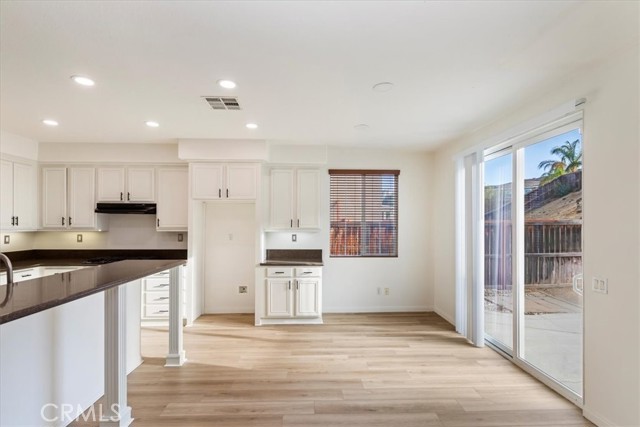 21567 Coral Rock Lane, Wildomar CA: https://media.crmls.org/medias/d77e265d-7df6-429a-b38e-0f9cb0ca6b4a.jpg