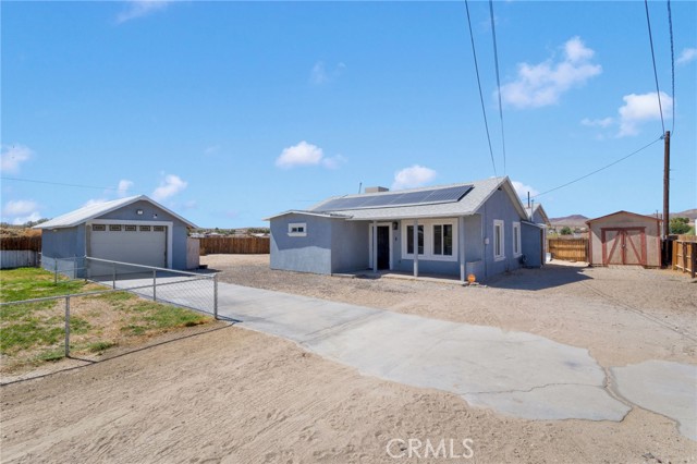 29246 Radio Rd, Barstow CA: https://media.crmls.org/medias/d77e29eb-3e8b-4827-b851-7537ba29fcb6.jpg