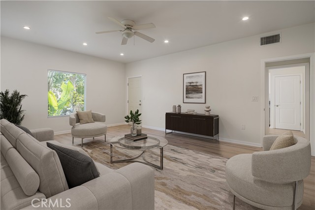 1271 S Sycamore Avenue, Los Angeles CA: https://media.crmls.org/medias/d77e6a77-a100-42c9-9445-3d4867a6f18d.jpg