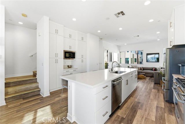 Detail Gallery Image 12 of 35 For 70 Ebb Tide, Newport Beach,  CA 92663 - 3 Beds | 3/1 Baths