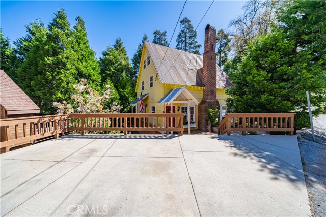 Detail Gallery Image 1 of 38 For 795 Glen View Ln, Twin Peaks,  CA 92391 - 3 Beds | 2 Baths