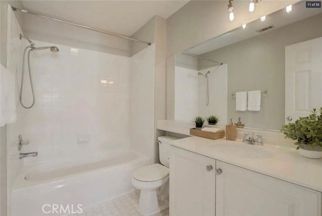 4928 Lazio Way, Oak Park CA: https://media.crmls.org/medias/d77fb9ef-d20f-466e-b3b3-0b44ea4c2b60.jpg