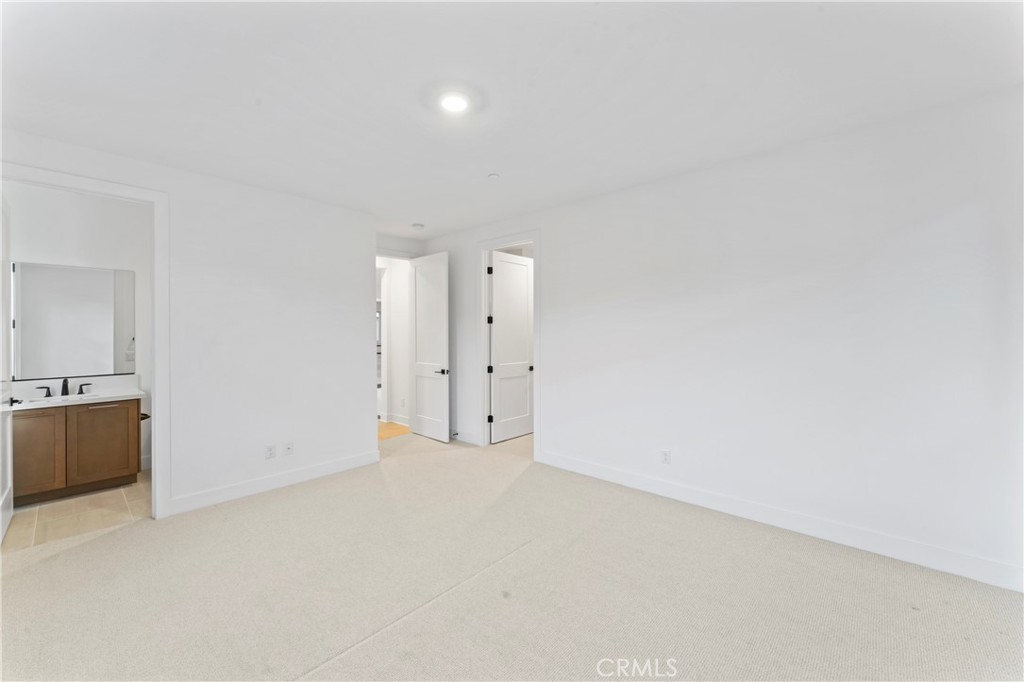https://media.crmls.org/medias/d78106d1-8e13-4888-a280-b187fd3ceda9.jpg?preset=X-Large