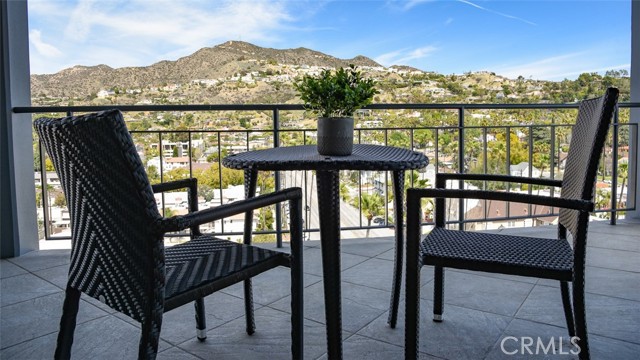 Detail Gallery Image 12 of 55 For 1155 N Brand Bld #1101,  Glendale,  CA 91202 - 3 Beds | 2 Baths