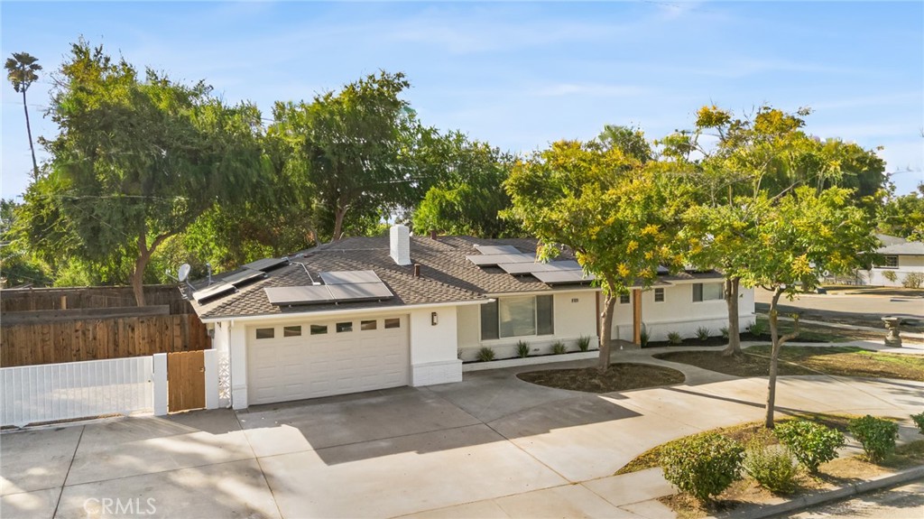 4939 N Fruit Avenue