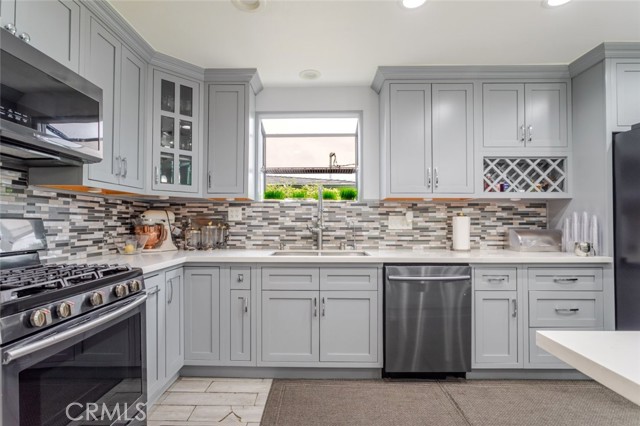 Detail Gallery Image 19 of 45 For 17242 Horace St, Granada Hills,  CA 91344 - 4 Beds | 4 Baths