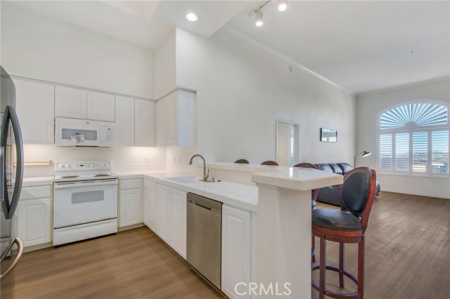 Detail Gallery Image 5 of 27 For 9229 Regents #L406,  La Jolla,  CA 92037 - 2 Beds | 2 Baths