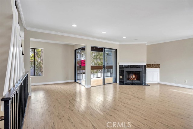 Detail Gallery Image 2 of 23 For 1005 Monterey Rd #5,  Glendale,  CA 91206 - 3 Beds | 3 Baths