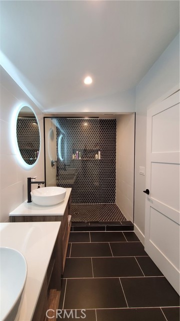 Detail Gallery Image 8 of 15 For 1620 Carver St, Redondo Beach,  CA 90278 - 4 Beds | 2/1 Baths