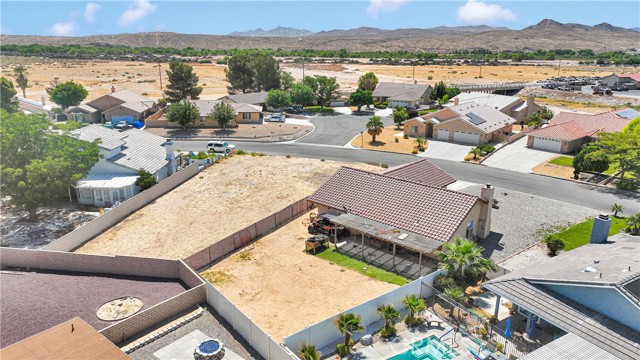 27818 Hummingbird Lane, Helendale CA: https://media.crmls.org/medias/d7831afc-c60c-42e0-8c72-7a78ec7857f7.jpg