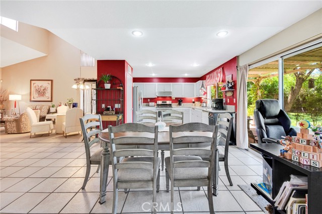 Detail Gallery Image 14 of 38 For 2825 W Newgrove St, Lancaster,  CA 93536 - 4 Beds | 3 Baths