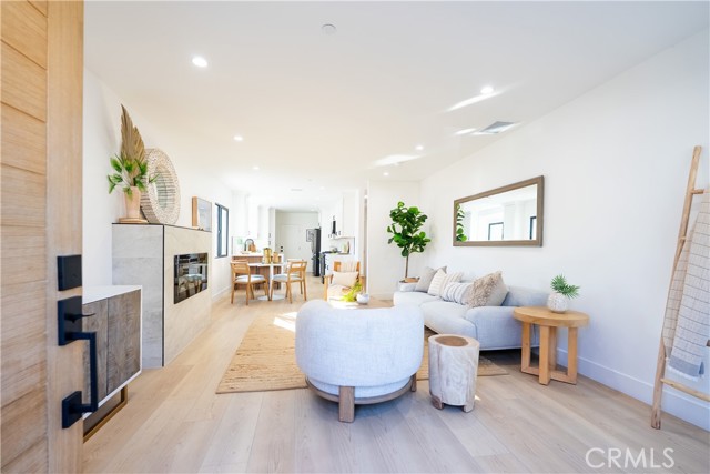 Detail Gallery Image 5 of 35 For 1719 Landis, Burbank,  CA 91504 - 6 Beds | 4 Baths