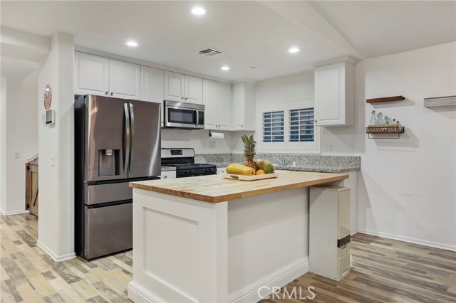 Detail Gallery Image 12 of 42 For 29410 Meadow, Lake Elsinore,  CA 92530 - 4 Beds | 3 Baths