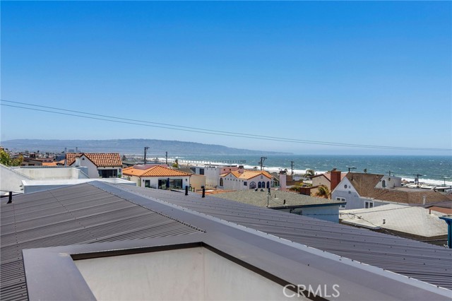 322 30th Street, Hermosa Beach, California 90254, 3 Bedrooms Bedrooms, ,4 BathroomsBathrooms,Residential,Sold,30th,SB21117706