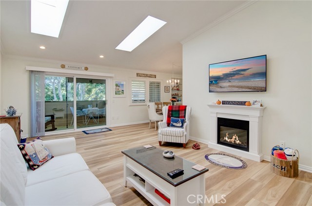 Detail Gallery Image 5 of 22 For 8788 Coral Springs Ct #203 H,  Huntington Beach,  CA 92646 - 3 Beds | 2 Baths