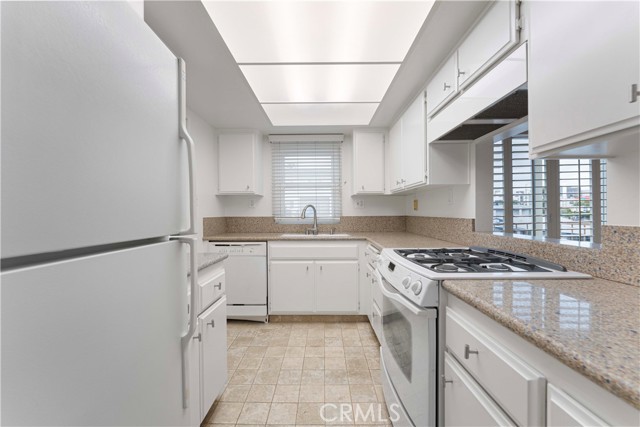 Detail Gallery Image 13 of 33 For 11337 Nebraska Ave #305,  Los Angeles,  CA 90025 - 2 Beds | 2 Baths