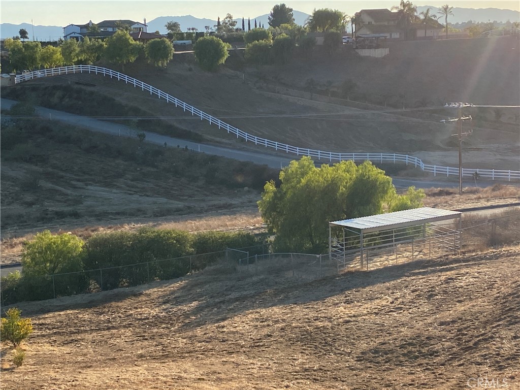 https://media.crmls.org/medias/d7870f7d-1681-4fe4-867e-09dcdbf757b3.jpg?preset=X-Large