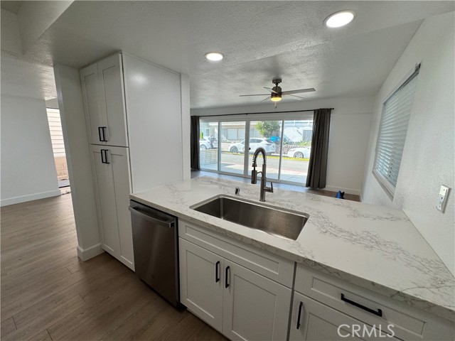 Detail Gallery Image 2 of 14 For 122 46th St a,  Newport Beach,  CA 92663 - 3 Beds | 2 Baths
