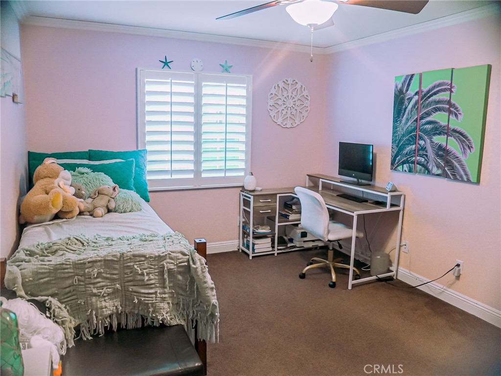 https://media.crmls.org/medias/d78788d9-e0a1-4c6c-8ba4-b056143d1ab2.jpg?preset=X-Large