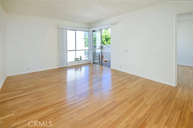 Detail Gallery Image 8 of 33 For 11121 Queensland St #D36,  Los Angeles,  CA 90034 - 2 Beds | 1 Baths